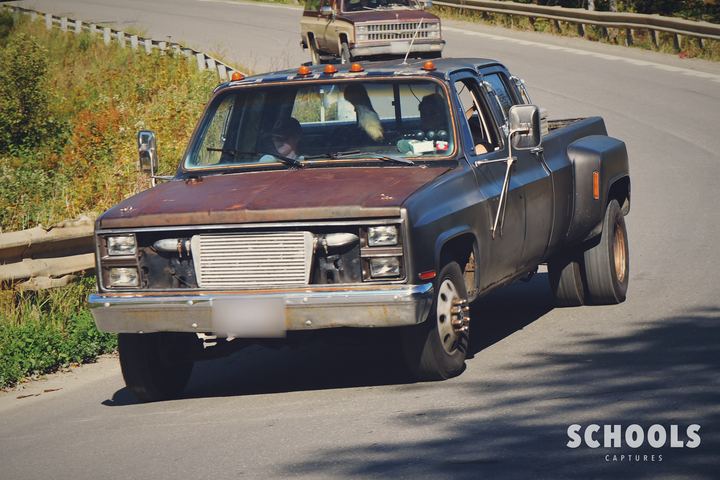 Brown/gray primer square body